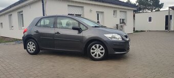 Toyota Auris 1.4 D-4D - 5