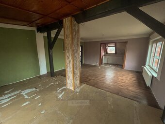 Prodej prostorného rodinného domu o dispozici 4+1 (162 m2) v - 5
