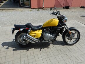 HONDA VF 700C MAGNA - 5