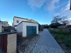 Zastřešené stání. - 5