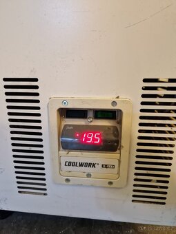 Velký mrazák do prodejny - 5