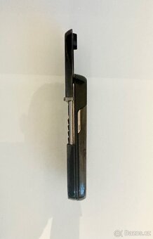 Starý sběratelský kus mobilu Nokia 8800 - 5