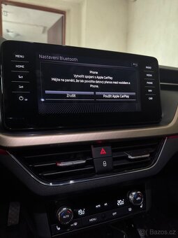 Quad Lock - Wireless CarPlay Adaptor - 5