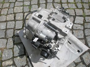Díly Škoda 21-23 motor autom. přev. části karoserie - výřez - 5