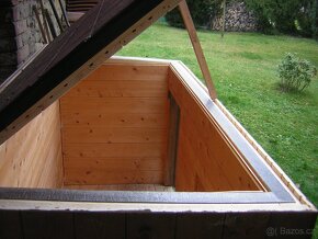 Prodám zateplenou psí boudu na velkého psa - 5