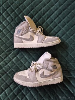 Nike Jordan 1 MID velikost 41 - 5