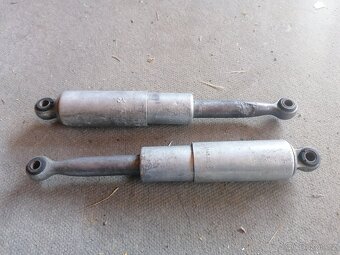 Zadné tlmiče na Stadion S22 - 5