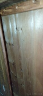 Stará šatní skříň se stolkem - 5