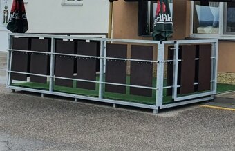 Předzahrádka u restaurace - 5