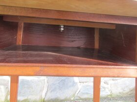 Starší dýhovaný televizní stolek - 5