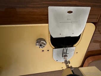 Prodám šicí stroj VERITAS - 5