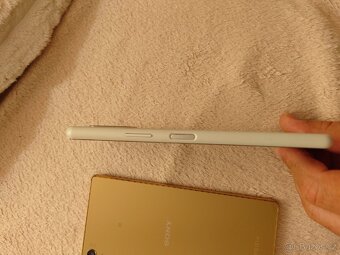 Prodám 2x tel. Sony Xperia - 5