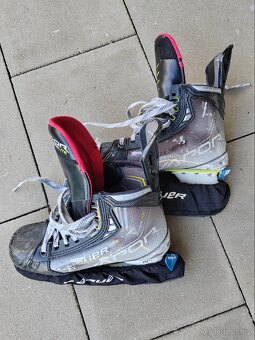 Hokejové brusle BAUER VAPOR HYPERLITE, vel. 6.0, Fit 1 - 5