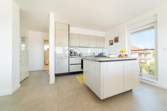 Vodice – kompletne zariadený penthouse, výhľad na more - 5