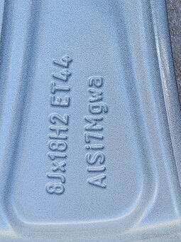 Pěkná nová zimní orig alu Škoda Superb 3, Pirelli 235/45/18 - 5