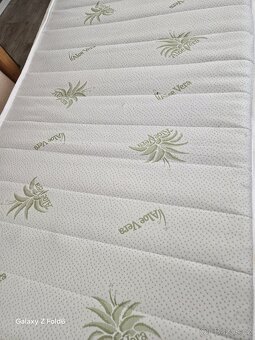 Postel + skoro nová  matrace 200× 95 cm. - 5