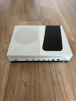 Xbox One S 1TB + nový ovladač + 7 her (GTA V, COD, FIFA…) – - 5