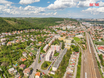 Prodej ideální 1/2 komerčního pozemku, 1935 m², Karlická ul. - 5