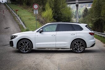 Touareg 3.0 TDI V6 286k R-Line, IQ Light, Pano, Vzduch, DPH - 5