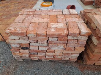 Staré kvalitní cihly z roku 1925. Plzeň město - 5