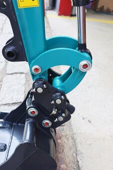 minirypadlo, minibagr, bagr, motor kubota - 5