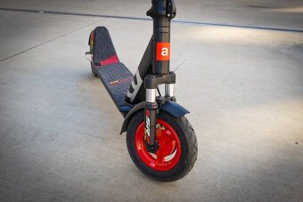 Elektrokoloběžka Aprilia - 5