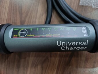 Švýcarská univerzální nabíječka elektromobilů Stellantis - 5