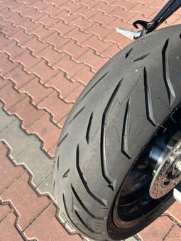 Suzuki GSR 750 - ČERNÁ - 5