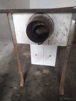 Kamna na dřevo nebo uhlí. - 5