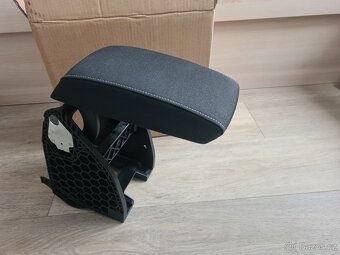 NOVÁ Loketní opěrka Octavia 2 Černá látková - ORIG - 5