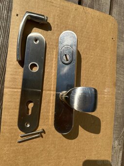 Kování ke vchodovým dveřím - 5