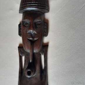 Dřevěná vyřezávaná dekorativní africká figura - 5