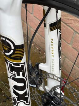 Vpace max26, dětské kolo od 130cm, Fox 32 Factory, Sram GX - 5