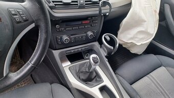 BMW X1 bourané - 5