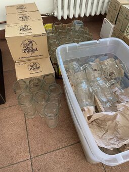 Pivní sklo 340 ks, Nealko sklo 60 ks. 10.000,- nebo 35,-/ks - 5