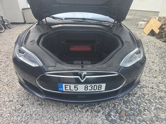 Tesla model S 85 - 5