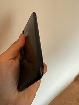 iPhone XR, 64GB Black - 5