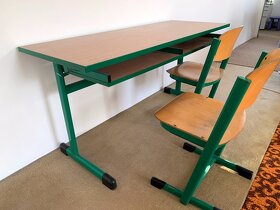 Školní lavice a dvě židle - 5