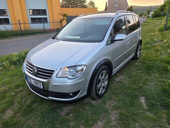 Dobrý den nabízím k prodeji krásný rodiny vůz Volkswagen Tou - 5