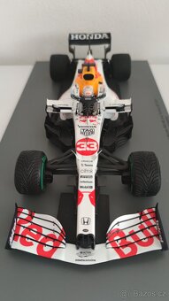 F1 Redbull RB16B Verstappen GP Turecka 2021 Spark 1:18 - 5