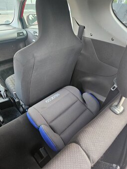 Toyota IQ - 5