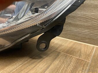 Škoda Fabia II. levé přední světlo H4 - 5