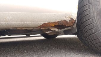 Prodám Octavia 2 combi 2.0TDi, rok 2006, stříbrná - 5