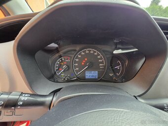 Yaris - 5
