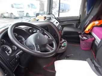 Tahač návěsů DAF - 5