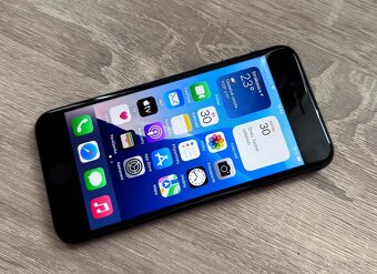 Apple iPhone SE 2 64gb černý- krásný stav, IOS 18.5. - 5