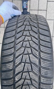 225/45 R18 - 4x zimní Hankook 7mm - 5