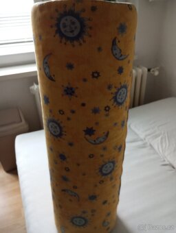 Polštář válec z Ikey - 5