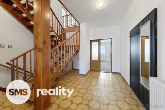 Prodej prostorného řadového domu 4+1 s garáží a zahradou – Č - 5