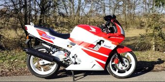 Honda CBR 600 F PC25 - 5